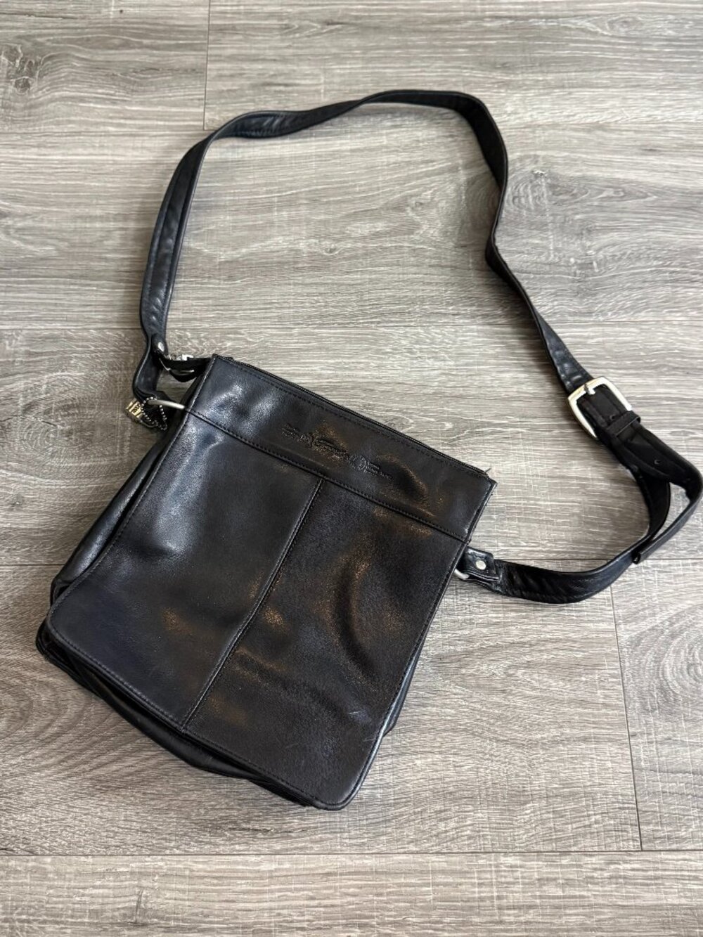 Fossil Vintage Black Leather Classic Shoulder Crossbody Messenger Bog Purse